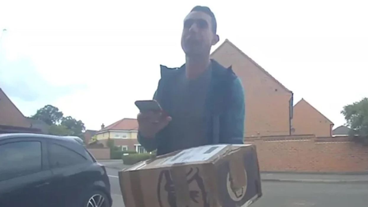 Jeta e tij u shkatërrua brenda natës: Gjyqtari i famshëm tani ka filluar punë si postier