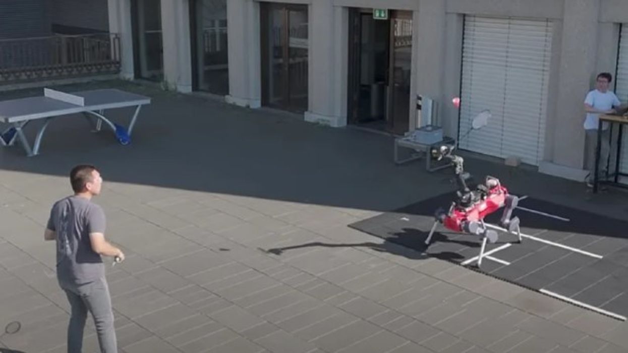 Një robot që luan badminton kundër njerëzve është zhvilluar në Zvicër