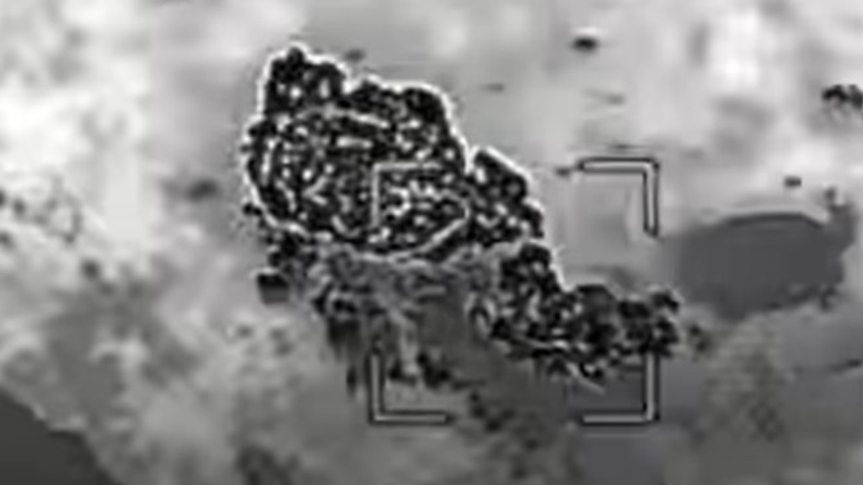 Trupat ukrainase shkatërrojnë fortesën ruse duke përdorur një predhë të re 100 kilogramëshe