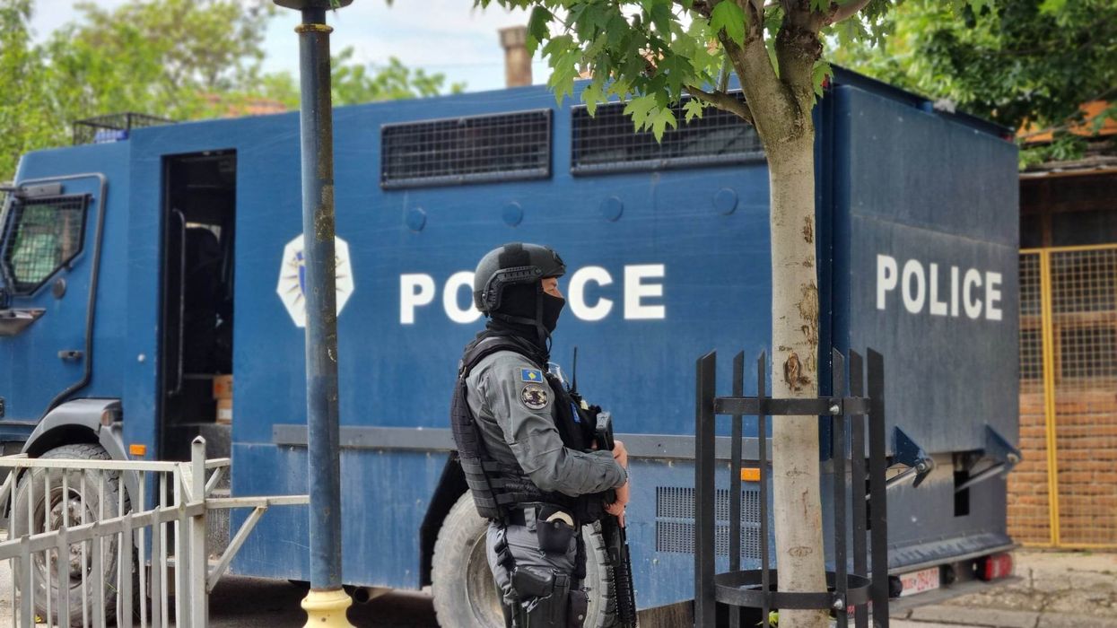 Eksperti i sigurisë: Ndalimi i ish-pjesëtarëve të sigurisë në Serbi, pjesë e një strategjie të rrezikshme