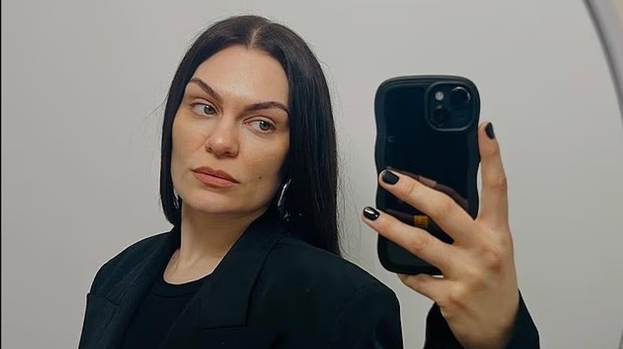 Jessie J shpërthen në lot mes betejës me kancerin: Po përballem me ditën më të vështirë të jetës sime