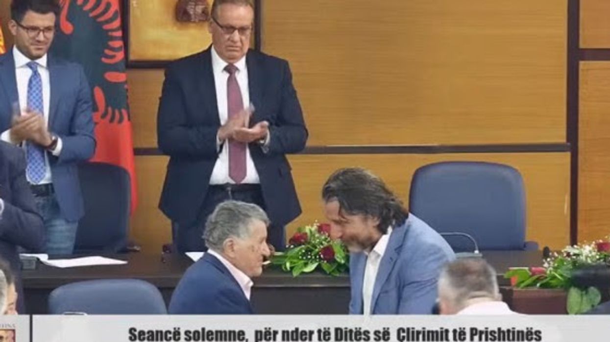 Komuna e Prishtinës mbanë seancë solemne për Ditën e Çlirimit, Rama ndan mirënjohje për Ekrem Bardhën