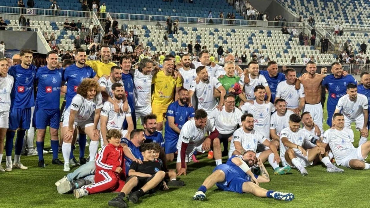 Spektakël dhe barazim me 12 gola në “Ndeshjen e Yjeve”: Zhegrova dhe Rashica me miqtë e tyre nderuan Prishtinën