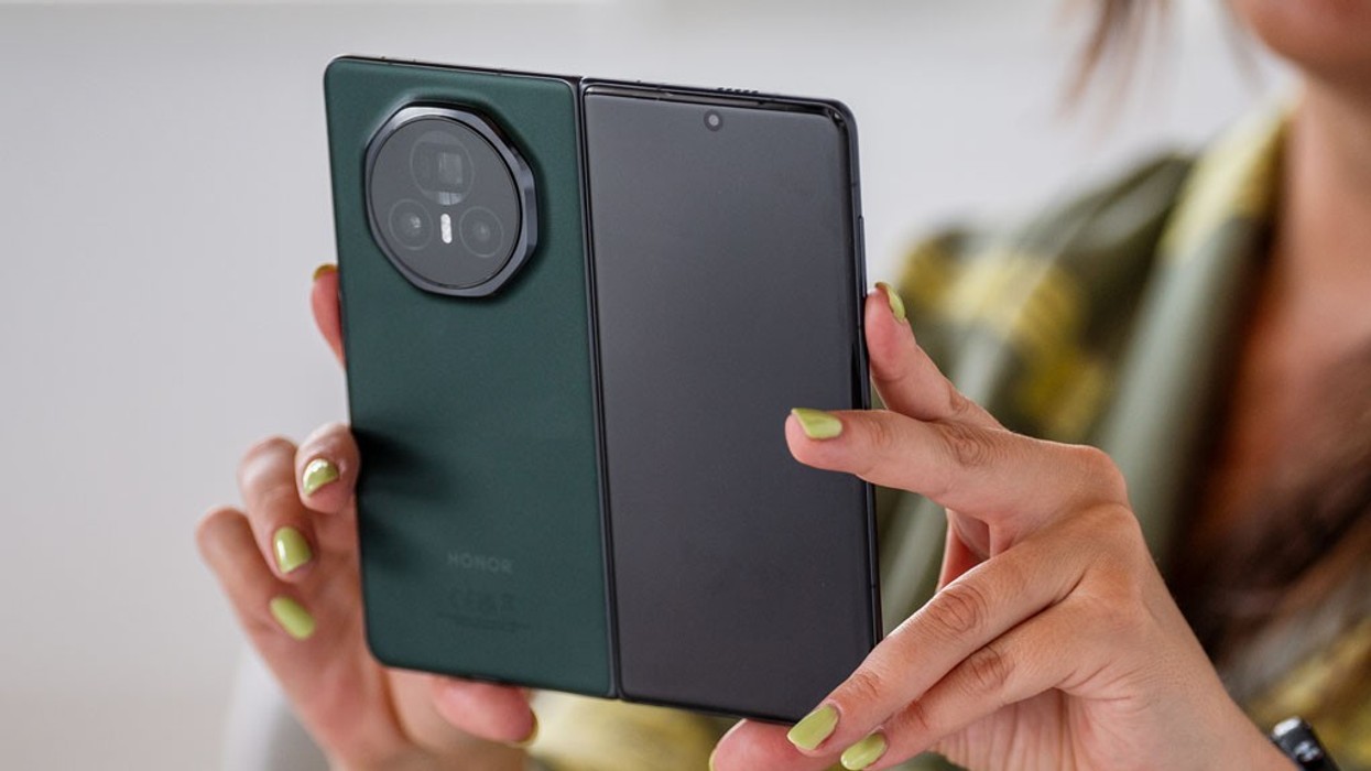 Ky telefon mund të jetë ndër pajisjet më të holla të palosshme në botë