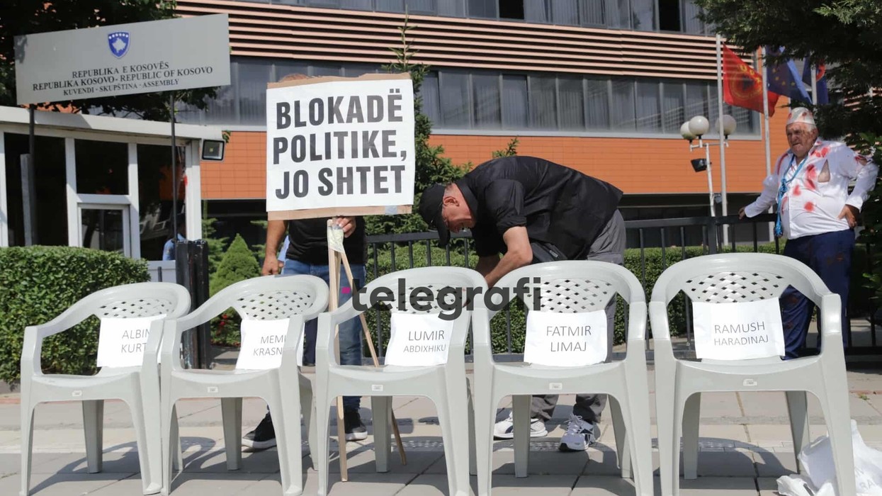 Shoqata "Roja e Kohës", aksion simbolik para Kuvendit para nisjes së seancës konstituive