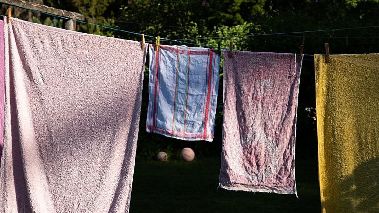 Shmangni tharjen e peshqirëve në diell, ja si ta ruani butësinë e tyre