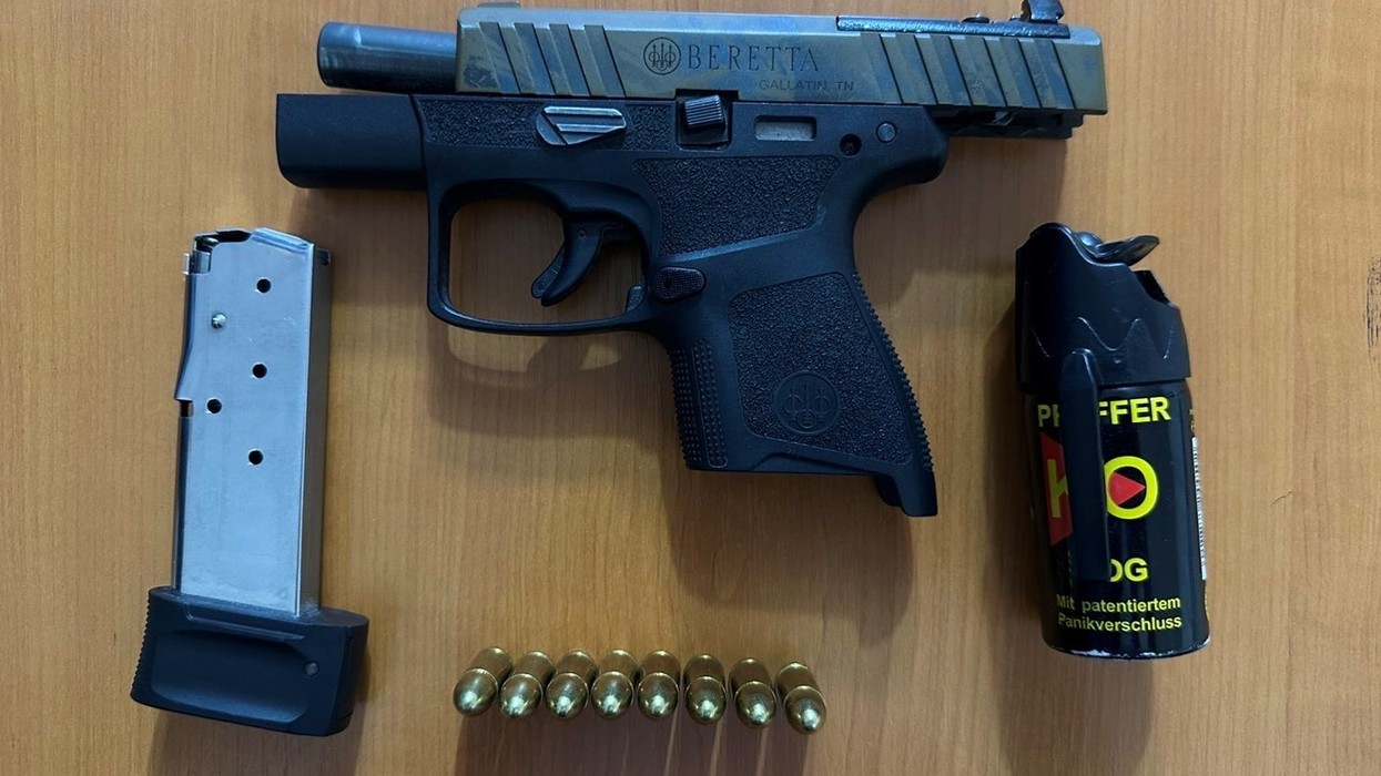 Mbante në brez një pistoletë dhe sprej, dërgohet në mbajtje i dyshuari në Vushtrri