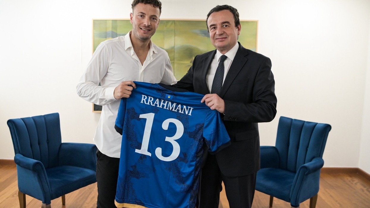 “Kapiten, kampion dhe shembull për gjithë sportistët e rinj” - Albin Kurti pret në takim Amir Rrahmanin