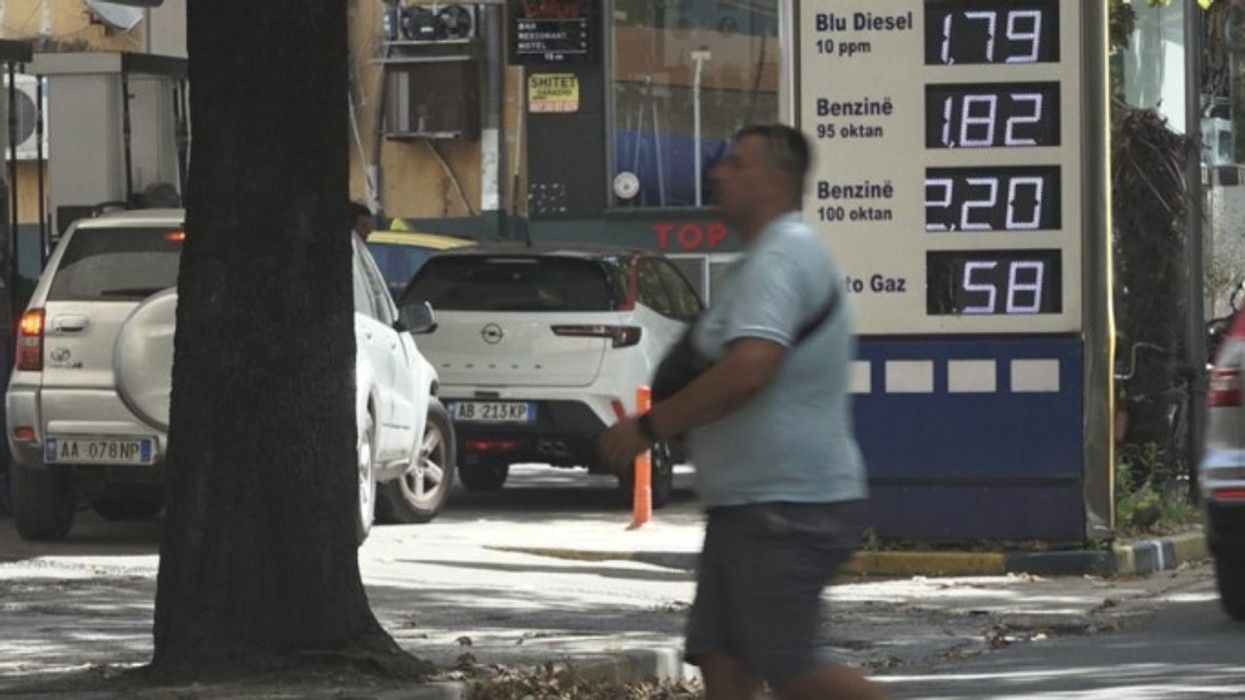 "Kokë më kokë" me Zvicrën, Shqipëria, vendi i 7 në botë për çmimin më të lartë të naftës