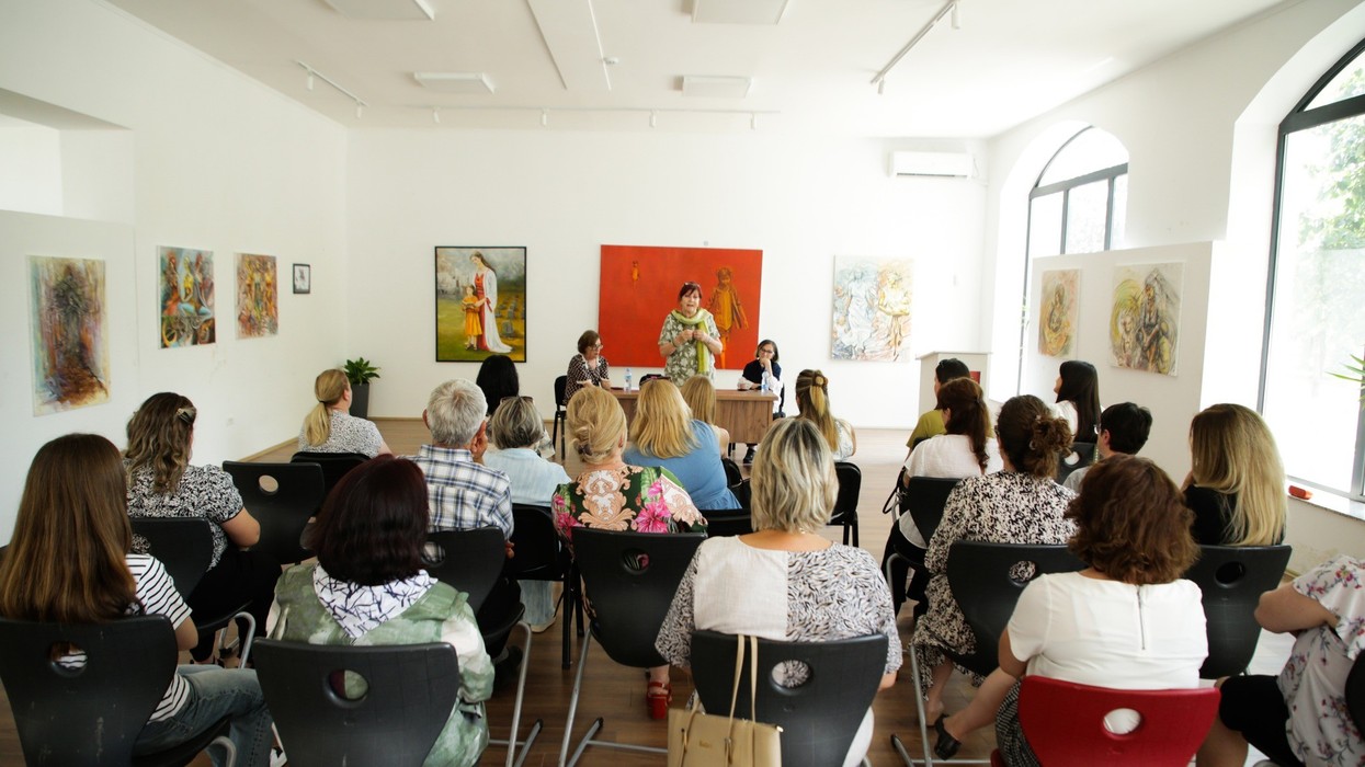 Podujevë, në Galerinë e Arteve u shfaq drama “Këmisha e lirisë”