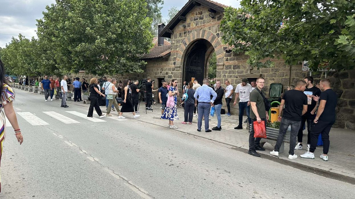 Policia ofron siguri për ditën e ‘Vidovdanit’, serbët fillojnë të mblidhen në Manastirin e Graçanicës