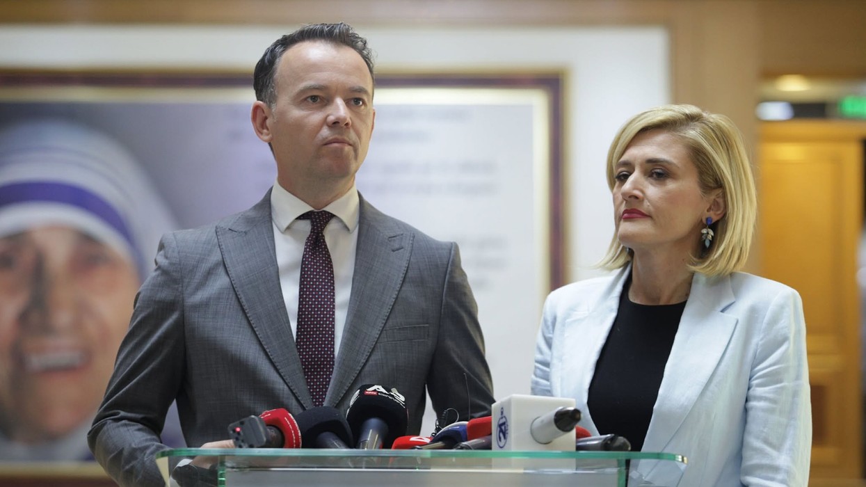 Peci: Takimi u paragjykua si farsë, pa nisur