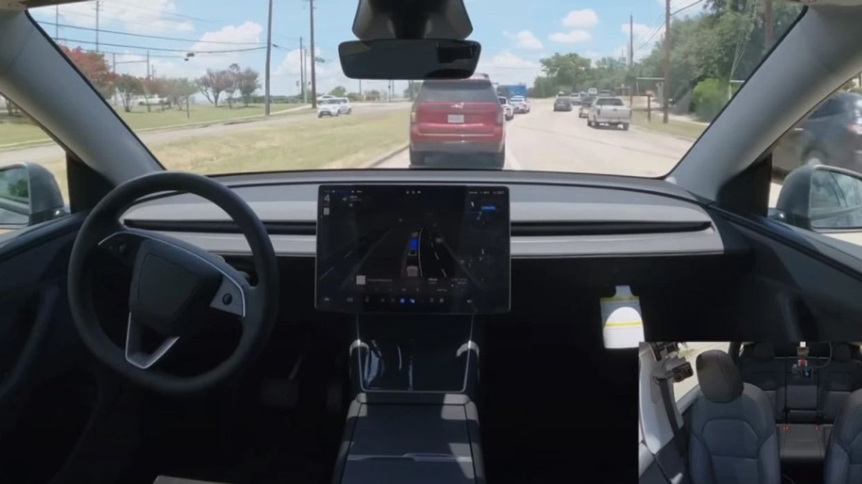 Si një Tesla e çoi veten te pronari i saj i ri – pa shofer, pa telekomandë