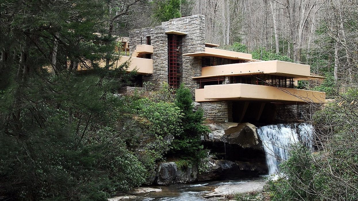 Pamje përrallore: Vila luksoze mbi ujëvarë, e ndërtuar gati 100 vjet më parë