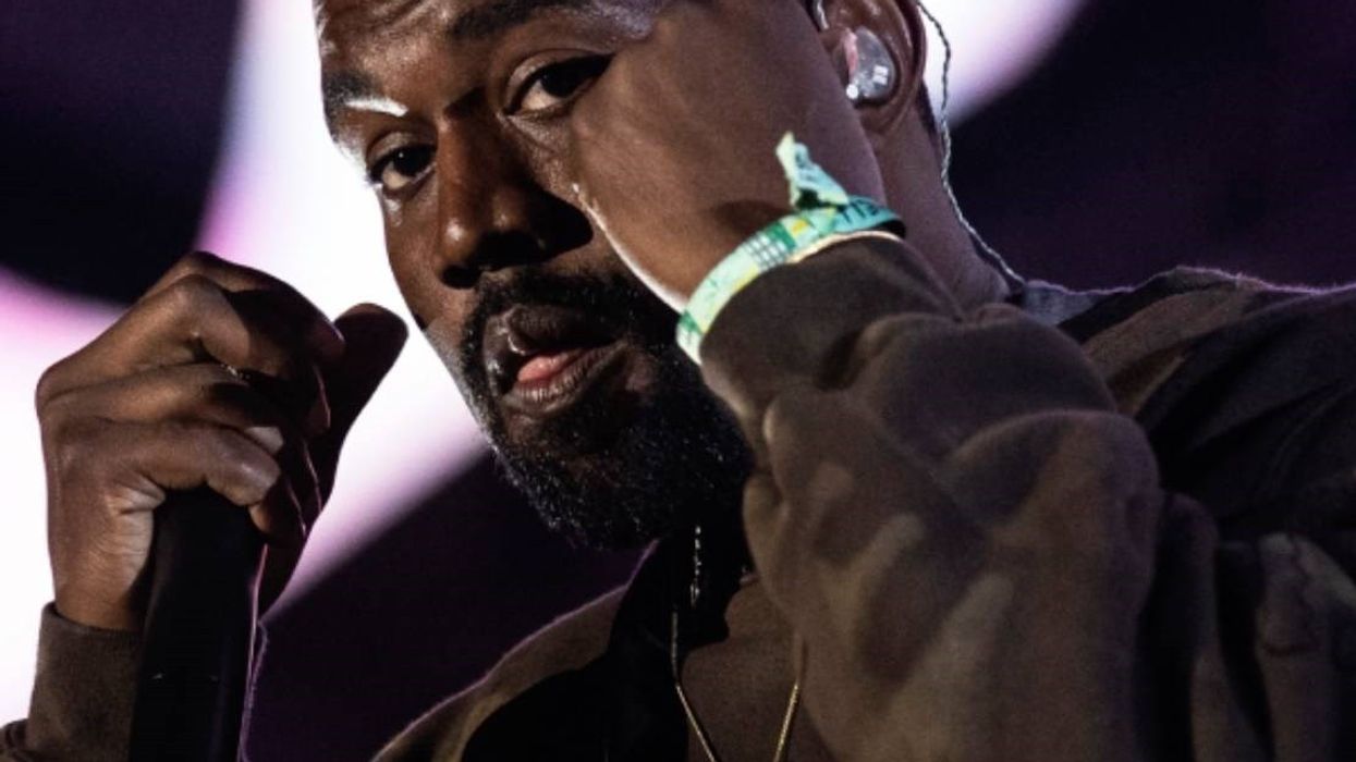 Kanye West nuk mund të hyjë më në Australi për shkak të këngës për Hitlerin