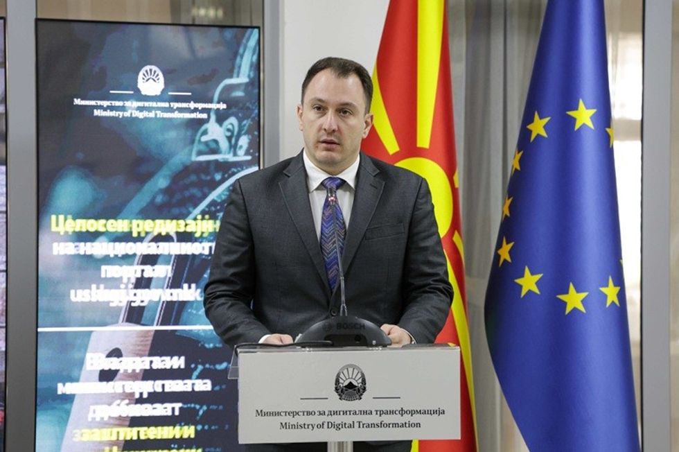 Andonovski: Maqedonia e Veriut drejt heqjes së roamingut me BE-në, qytetarët pritet të paguajnë si në vendin e tyre
