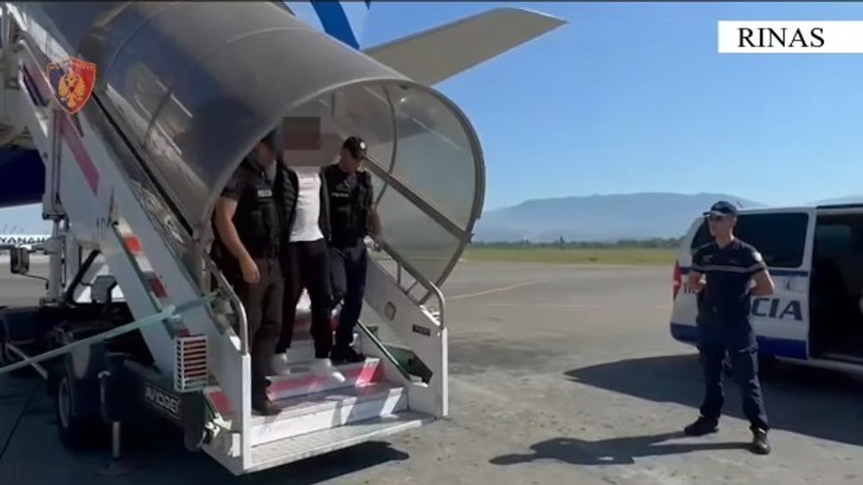 “Vrasje me paramendim” “Trafikim i lëndëve narkotike” - ekstradohen nga Greqia dhe Franca dy shqiptarë të shpallur në kërkim ndërkombëtarë