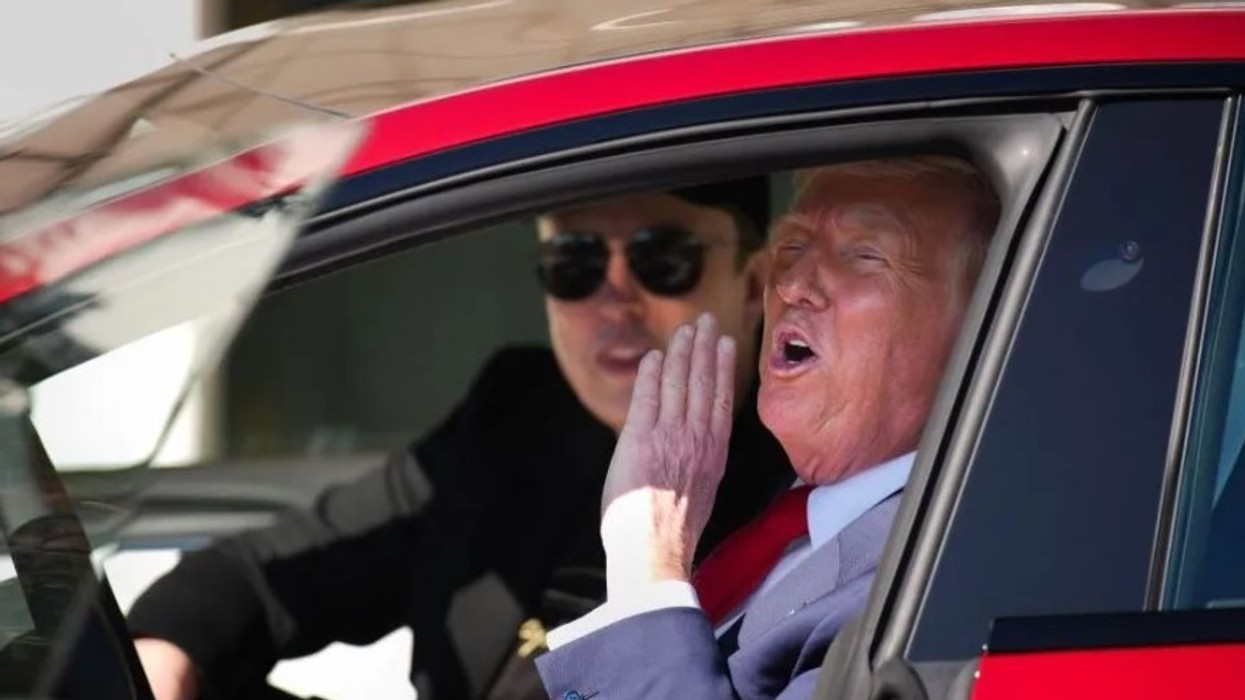 Trump e quan partinë e re politike të Musk 'qesharake'