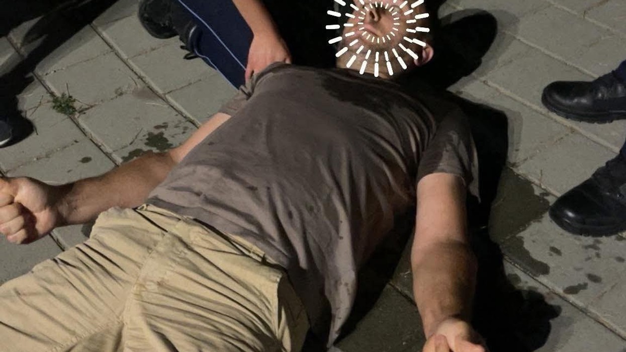 Policia shpëton një person me probleme në frymëmarrje pas derdhjes së një substance kimike në veturë në Gjilan