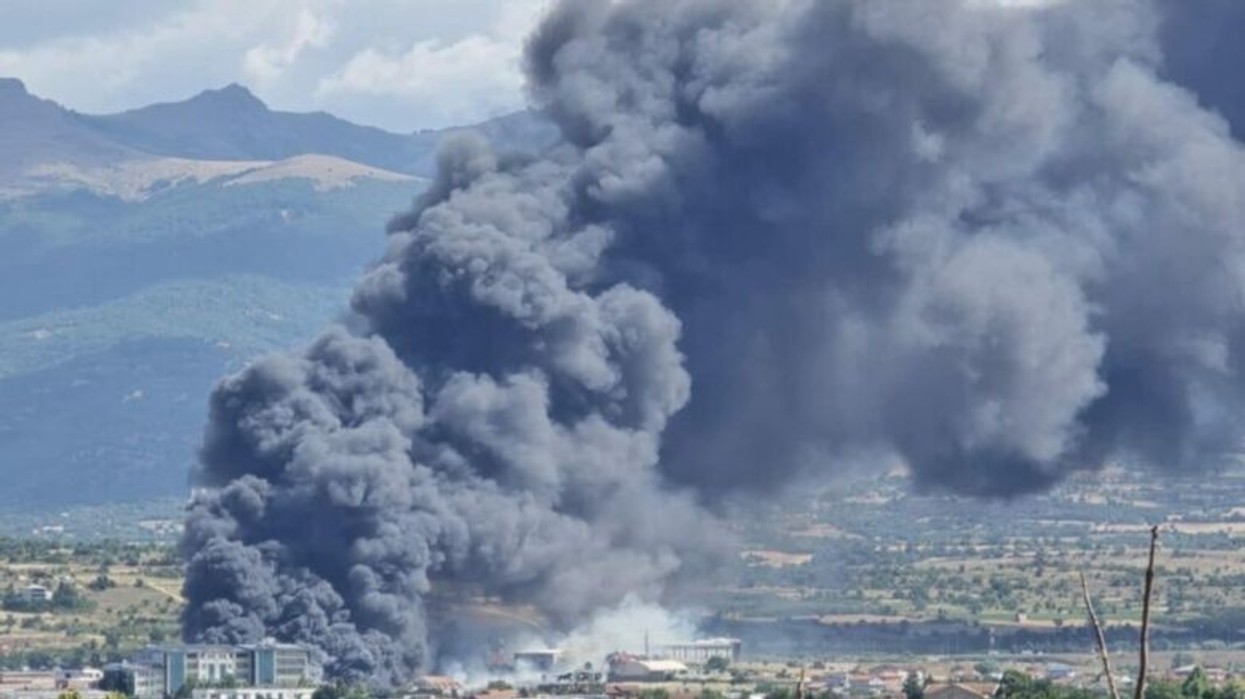 Prokuroria heton shkaqet e zjarrit në Vizbeg, kërkon paraburgim për personat që sulmuan gazetarët