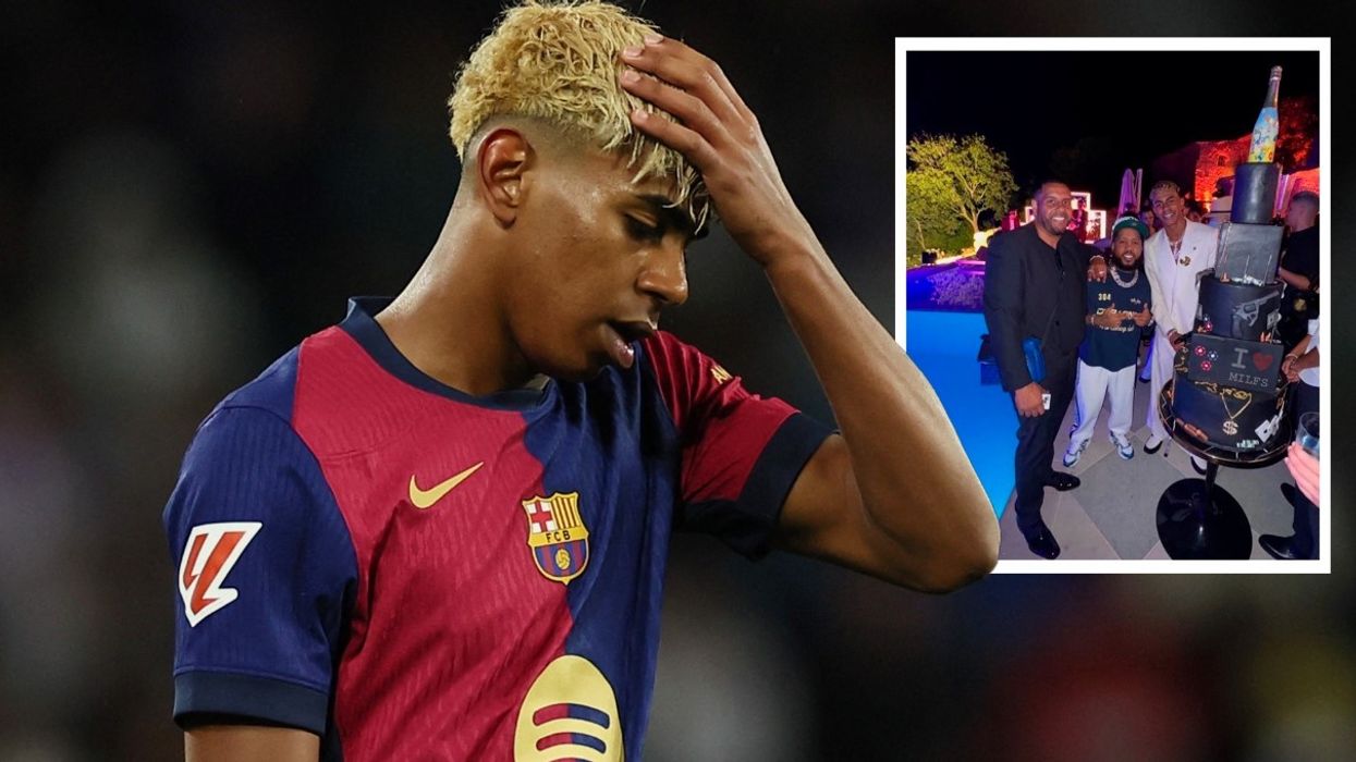 Flet njëri nga personat me trup të shkurtër për trajtimin që iu bë në festën e Lamine Yamal