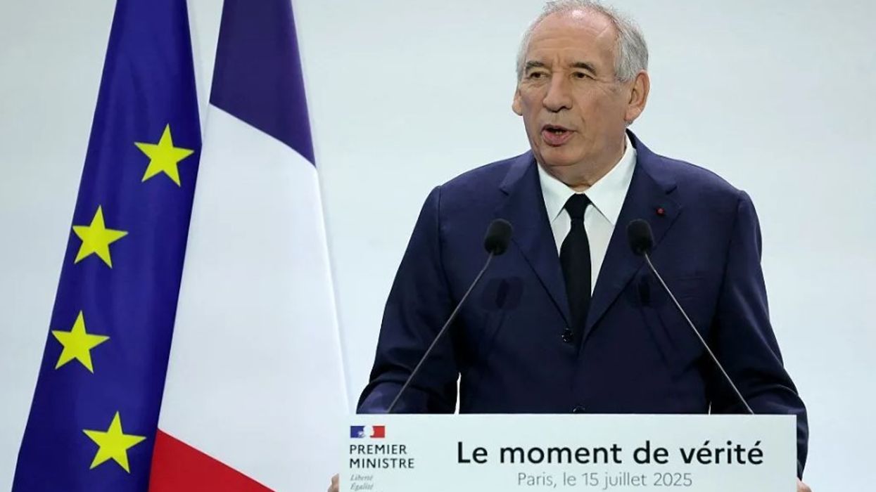 Kryeministri francez synon të heqë dy festa zyrtare në një përpjekje për të ulur borxhin kombëtar