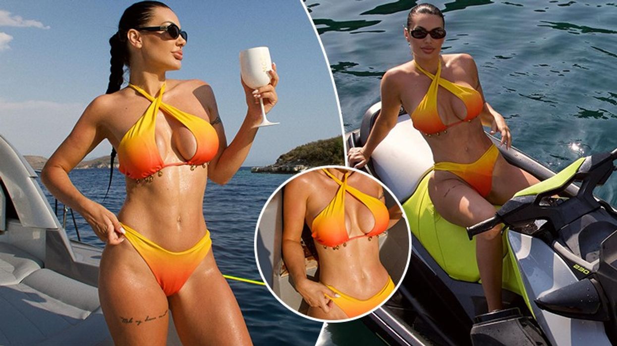 Zaimina Vasjari shijon pushimet, merr vëmendjen me format trupore në një palë bikini verore në bregdet