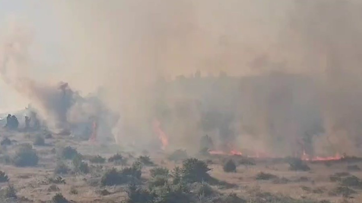 Situatë e rëndë nga zjarri në aksin Kapshticë-Bilisht