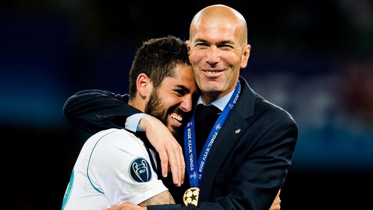 “Ai më bëri një elektron të lirë pas Ronaldos dhe Benzemas”, Isco lavdëron Zidanen