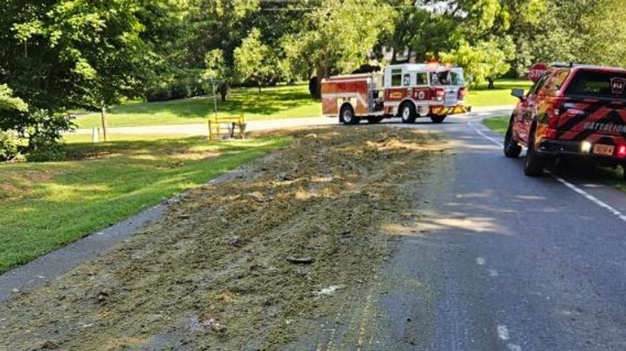 Rast i pazakontë në Karolinën e Veriut - rruga mbulohet me një përzierje “me një erë të këndshme mentoli, por që ishte tepër e rrëshqitshme”