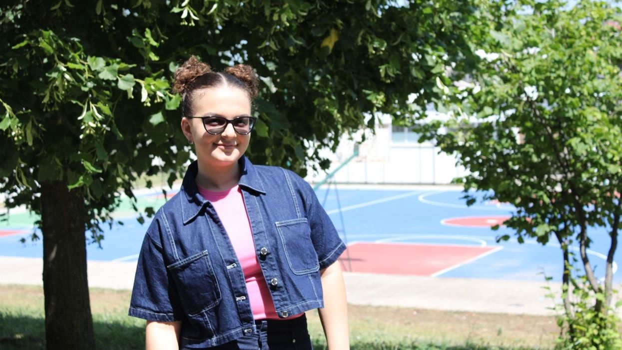 "E re, e guximshme dhe autentike" - Sara Elshani shkëlqen me këngën e saj "Adoleshenca"