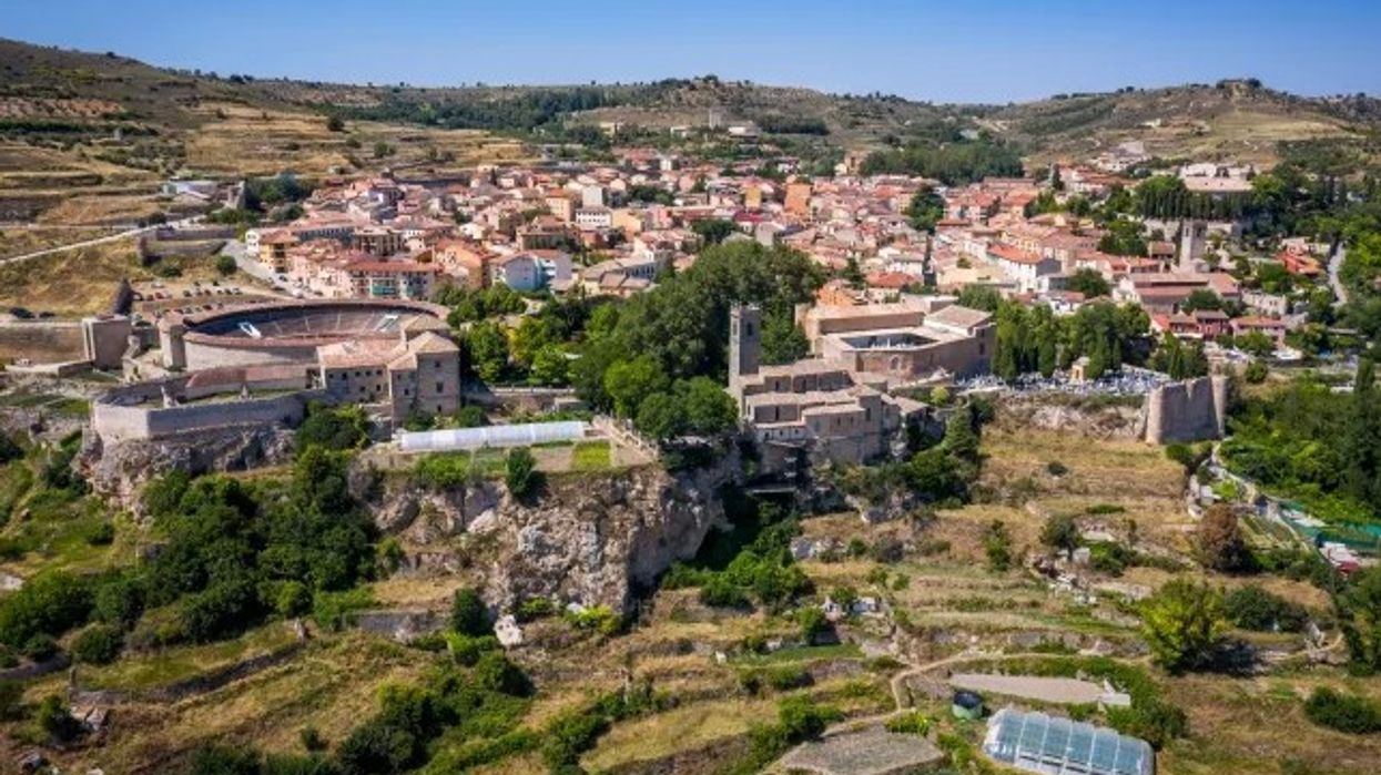 Qyteti spanjoll u lutet turistëve “të vijnë nga e hëna në të enjte”