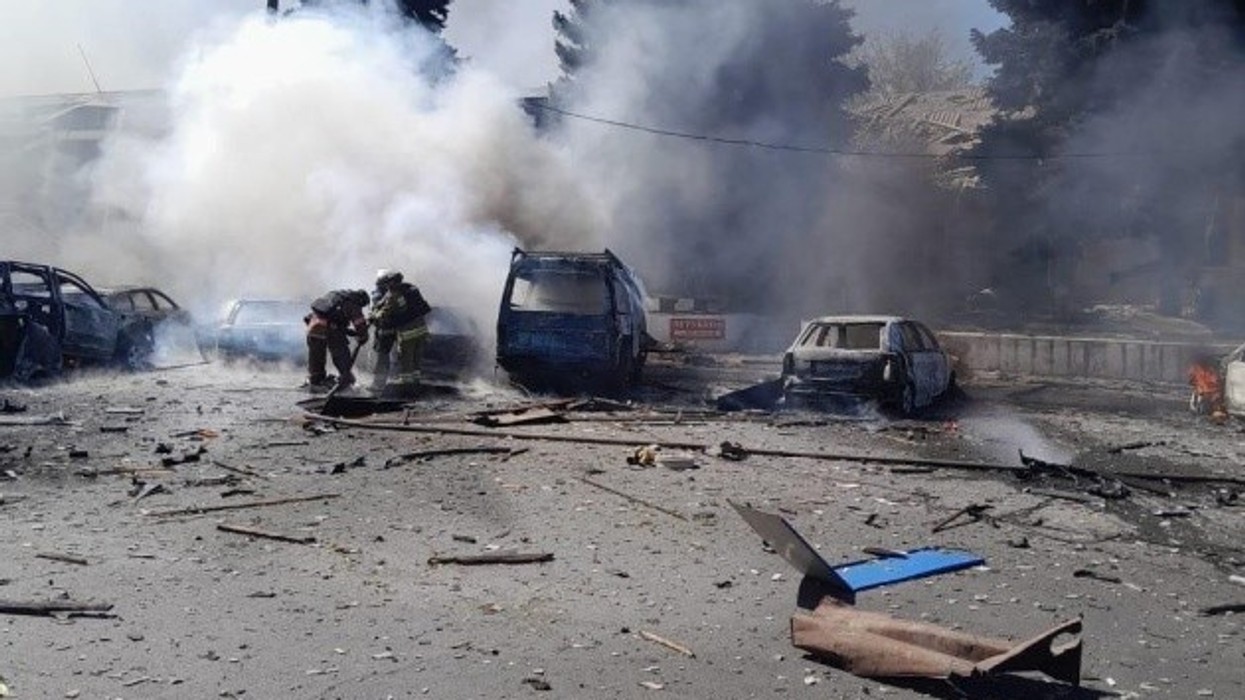 “Rusia po qëllon civilët” - Zelensky ndan pamje nga qytetet në vijën e frontit