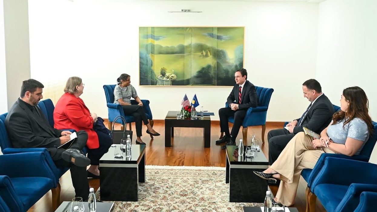 Kurti diskuton zhvillimet politike me të Ngarkuarën me Punë të Ambasadës Amerikane