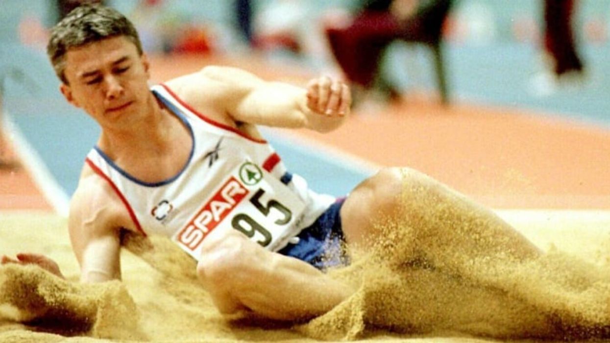 Kanë kaluar 30 vjet që nga kërcimi i famshëm dhe rekordi botëror që nuk është thyer deri më sot