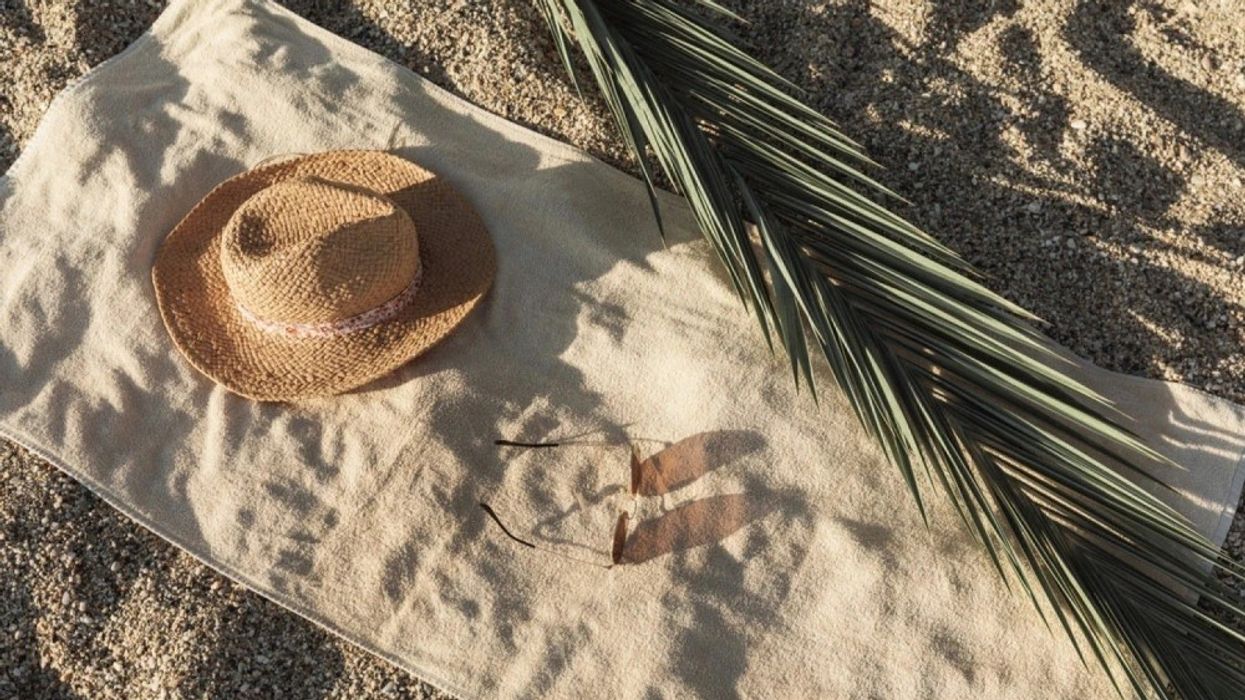 Si të largoni rërën dhe njollat nga peshqirët e plazhit: Kjo është metoda që duhet provuar