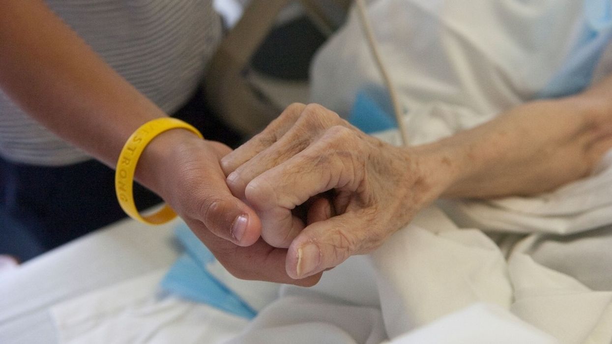 Ekspertët tregojnë: Kjo shenjë në duar është paralajmërim se fundi po afrohet