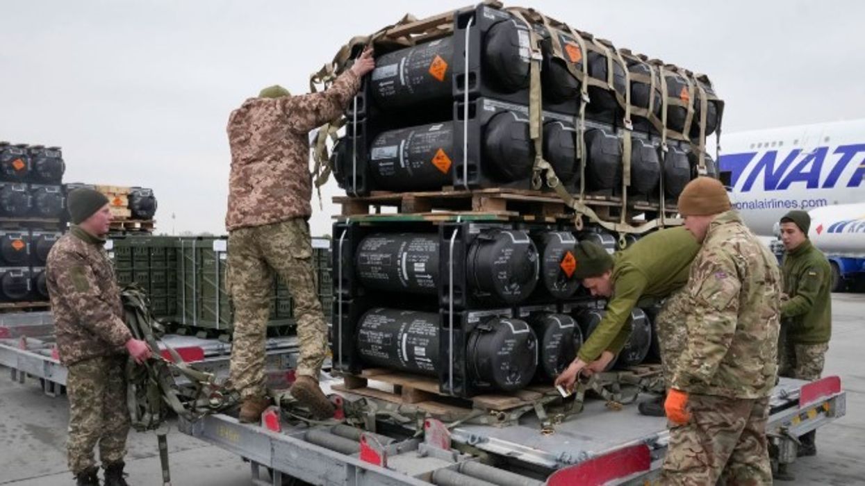 Evropianët ndihmojnë ushtarakisht Ukrainën - blejnë armë amerikane në vlerë të 1.5 miliard dollarëve