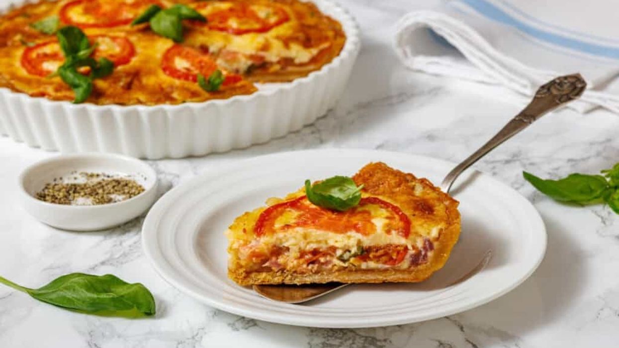 Byrek me domate, borzilok dhe djathë të bardhë