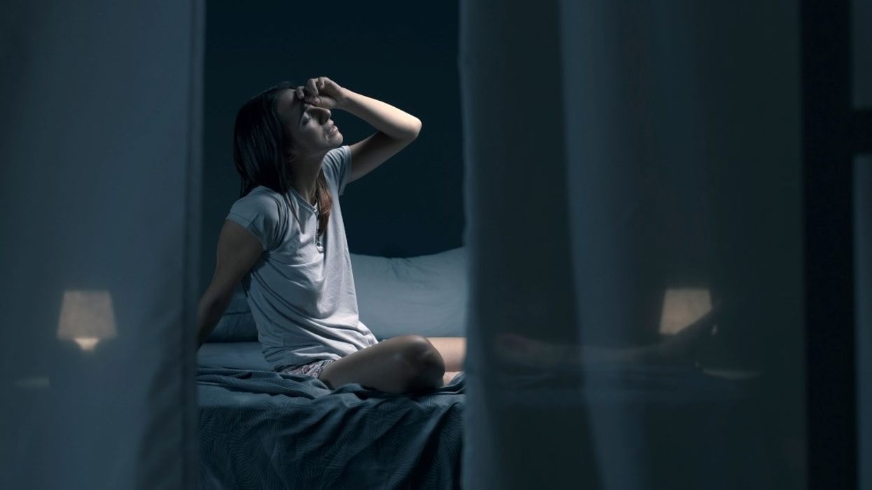 A zgjoheni midis orës 2 dhe 4 të mëngjesit të natës? Mjeku zbulon shkaqet e mundshme