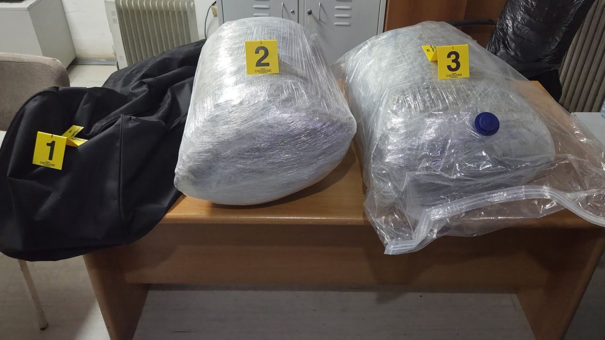 Operacion policor në kufirin me Shqipërinë, i dyshuari i armatosur arratiset - lë pas çantën me rreth 21 kilogramë drogë