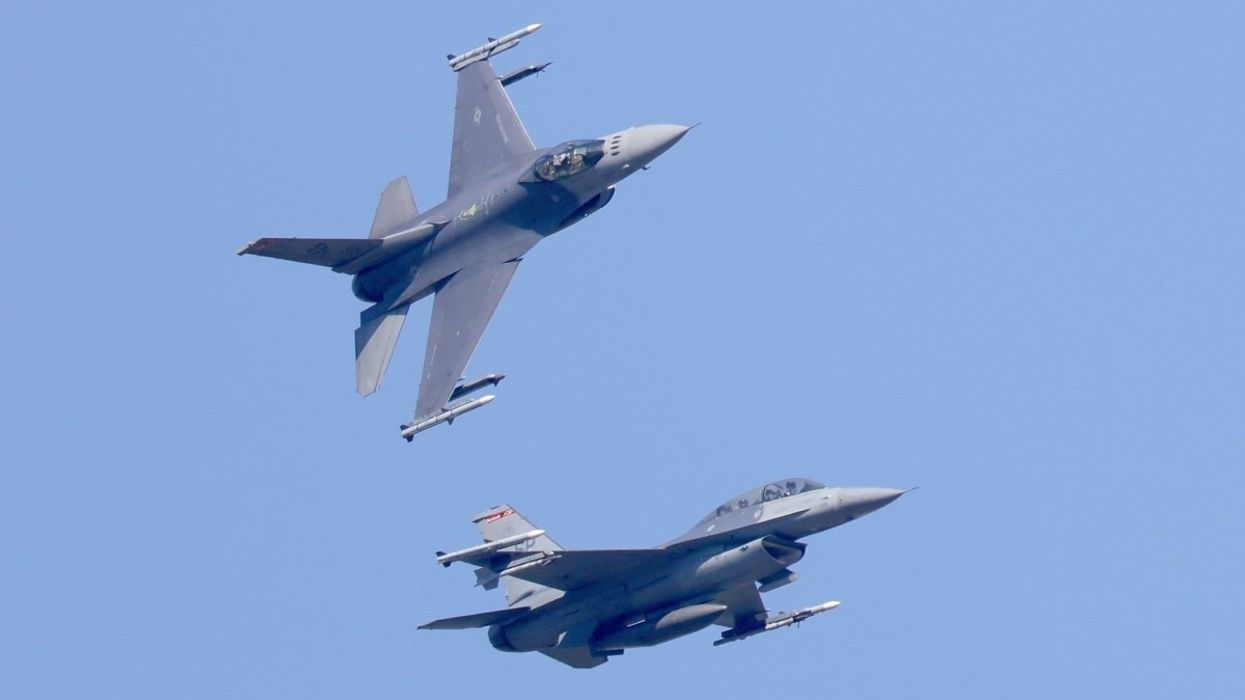 Aeroplani spiun rus shfaqet pranë Alaskës - amerikanët ngritën në ajër F-16