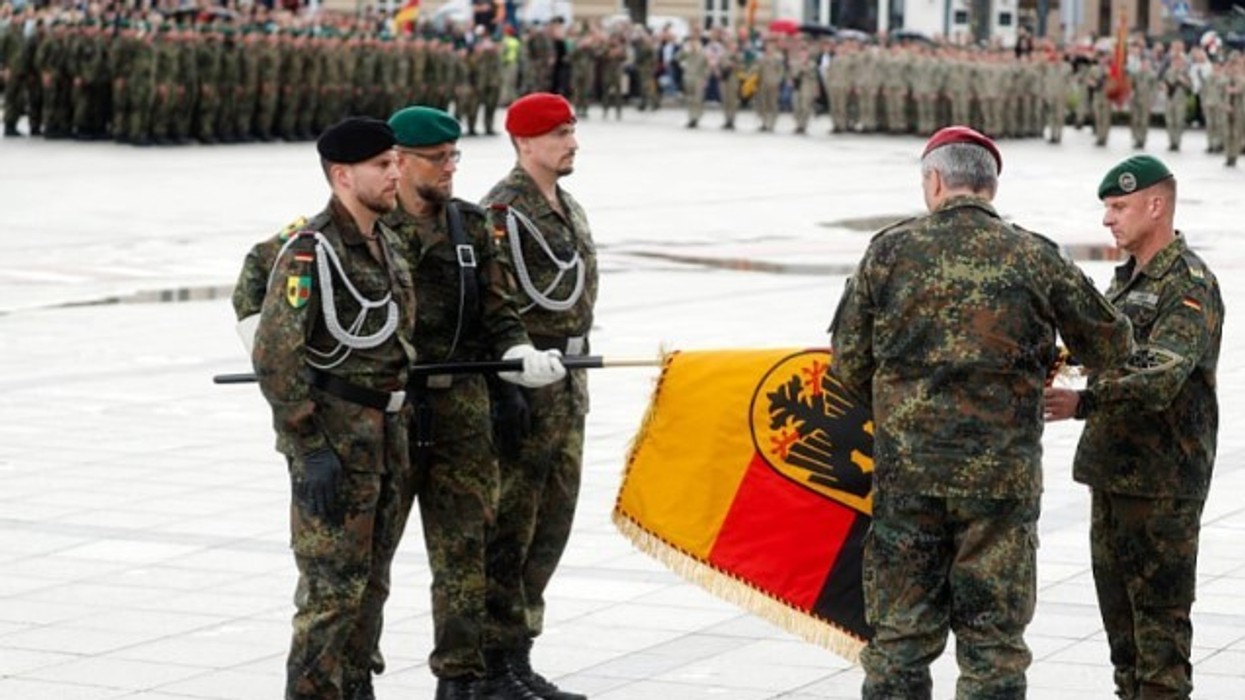 Ekstremizëm në ushtrinë gjermane, gati 100 ushtarë largohen nga puna