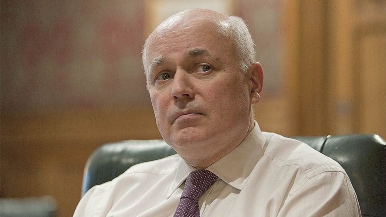 Kina po organizon një pushtim të heshtur dhe armiqësor të Britanisë