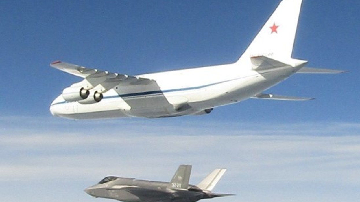 Italia nis aeroplanët luftarakë për të 'kapur' aeroplanin rus mbi Baltik