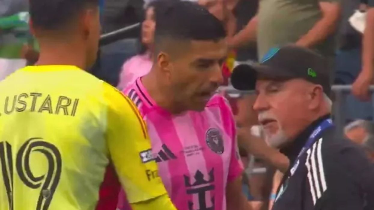 Luis Suarez po përballet me një dënim të madh - uruguaiani pështyu kundërshtarin