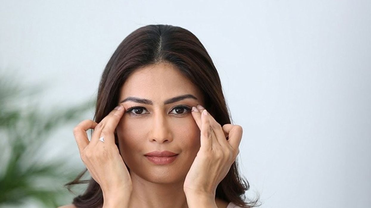 Një ritual i thjeshtë mbrëmjeje që ndihmon në luftën kundër rrudhave dhe lodhjes