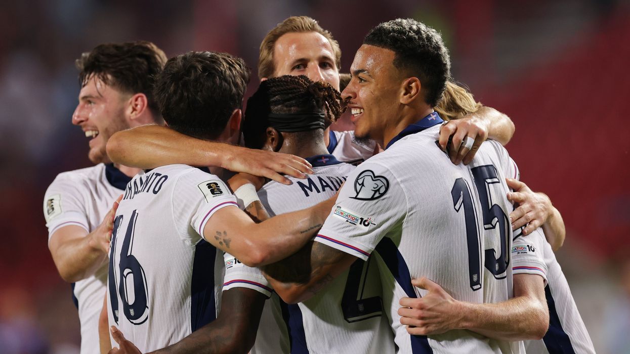 Anglia shkatërron Serbinë në Beograd, shënon pesë herë dhe konfirmohet si lidere e grupit