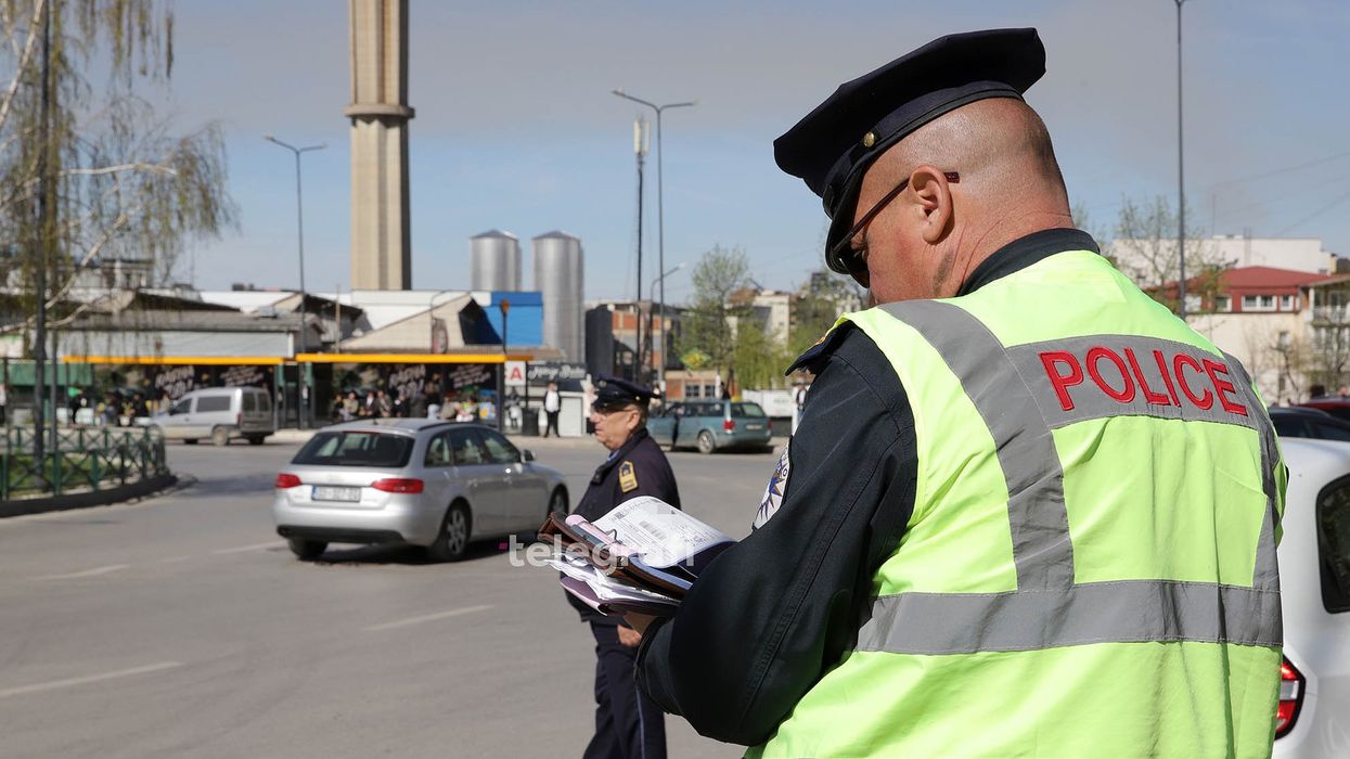 Nga 1 nëntori, makinat me targa të huaja mund të qëndrojnë vetëm tre muaj