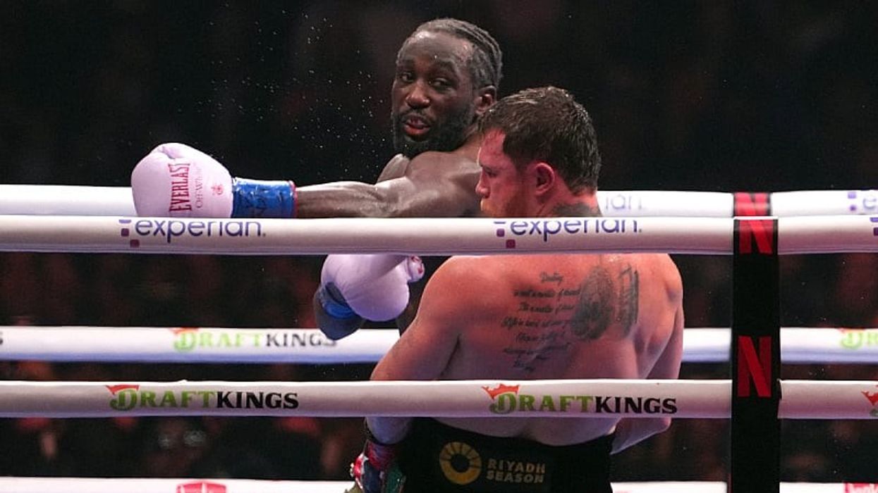 Terence Crawford mposhti Canelo Alvarez dhe arriti një sukses historik në boks